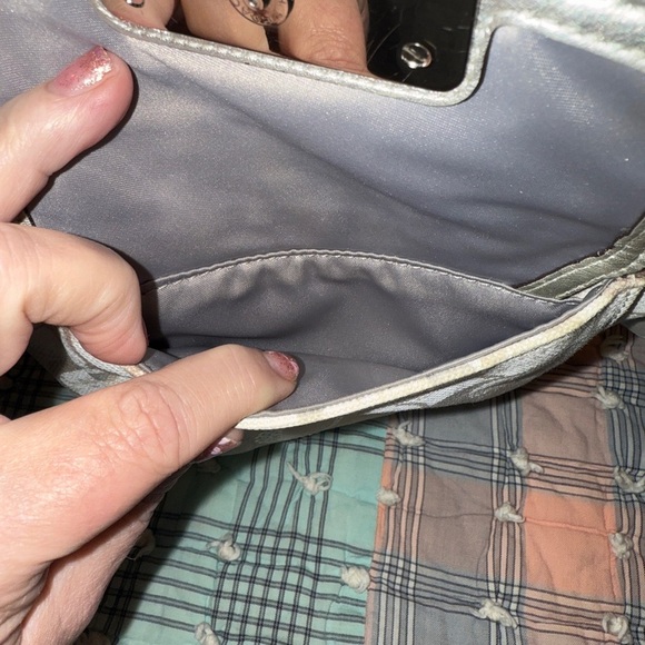 Coach Signature Crossbody Bag - Cream and Silver - Picture 6 of 9